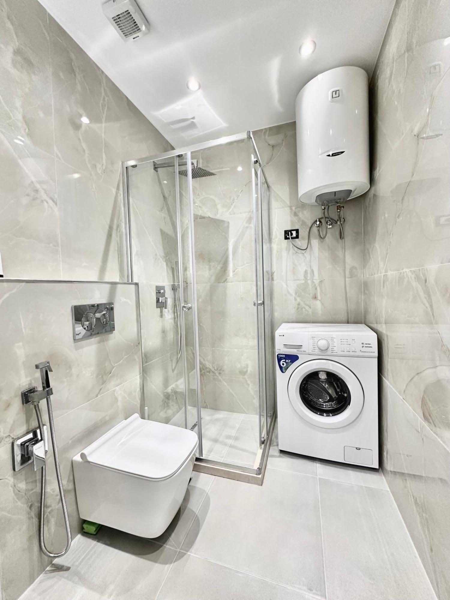 Al Mare Rooms Sarandë Esterno foto