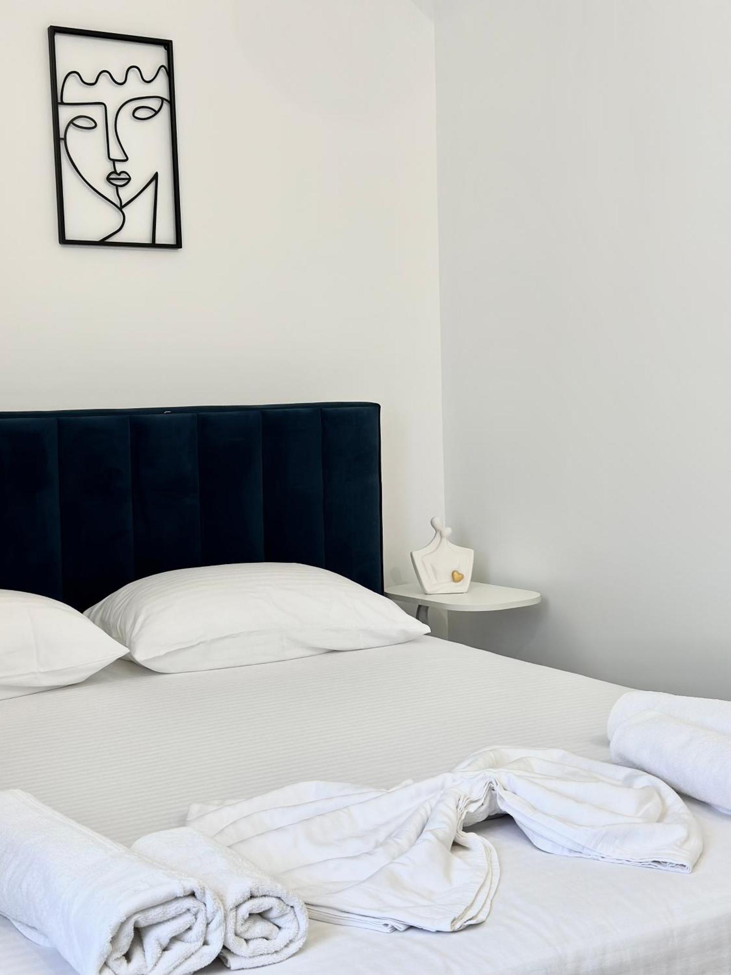 Al Mare Rooms Sarandë Esterno foto