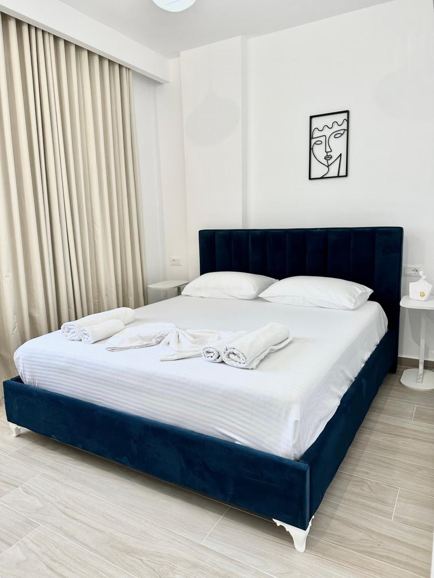 Al Mare Rooms Sarandë Esterno foto