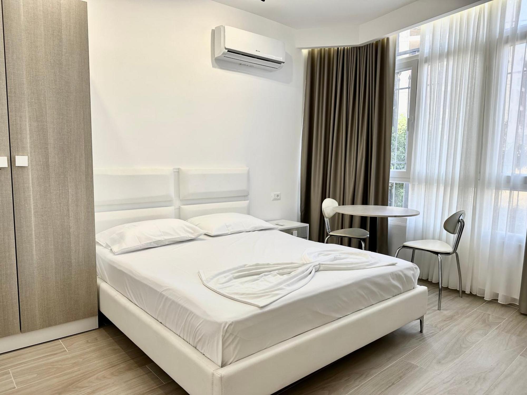 Al Mare Rooms Sarandë Esterno foto