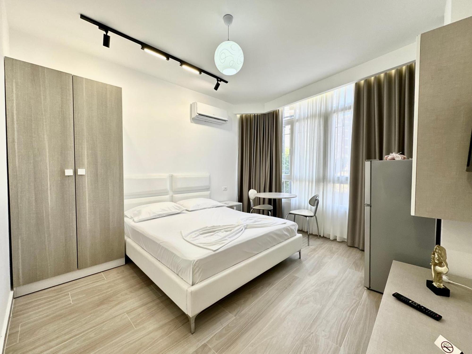 Al Mare Rooms Sarandë Esterno foto