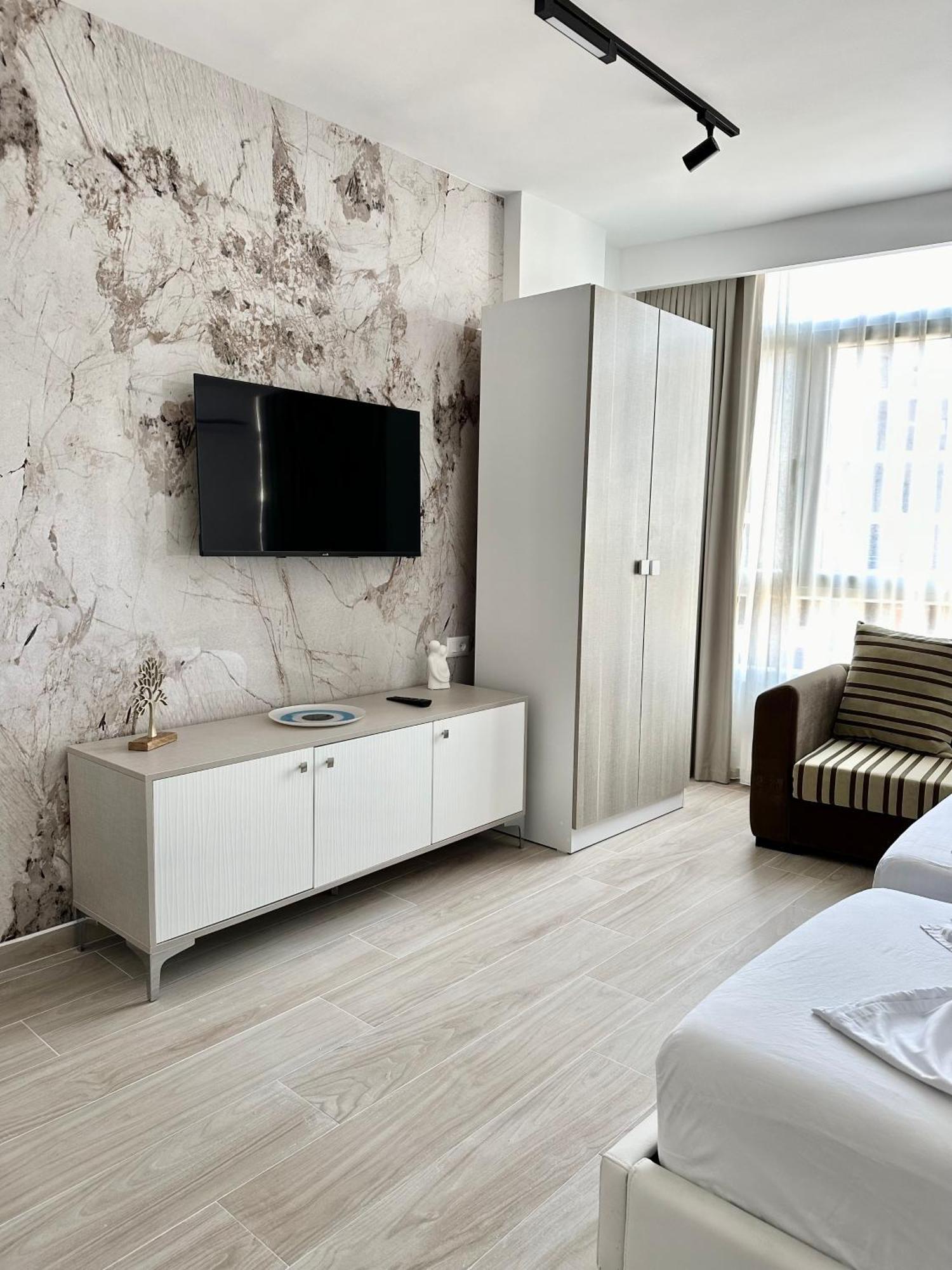 Al Mare Rooms Sarandë Esterno foto