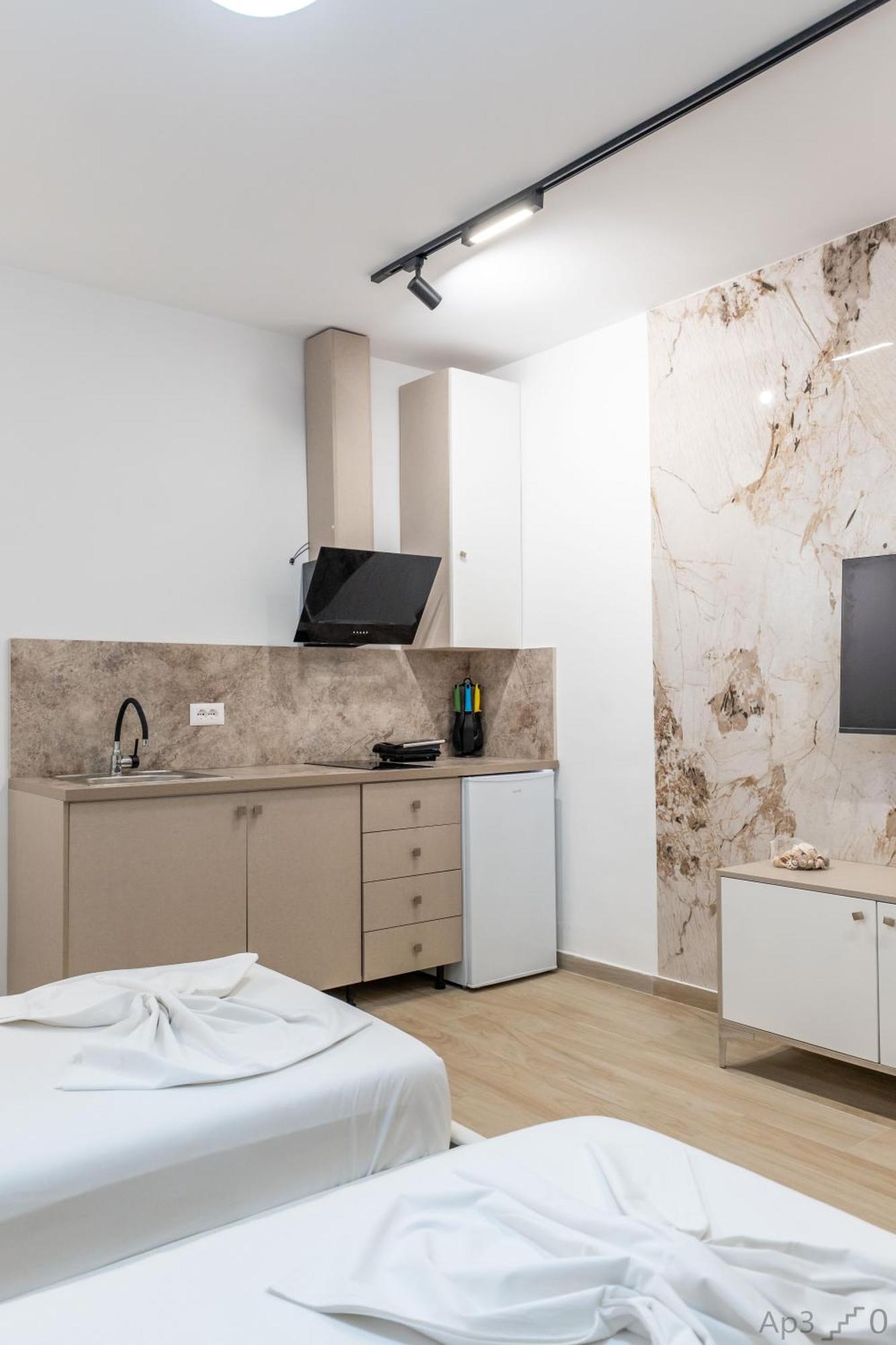 Al Mare Rooms Sarandë Esterno foto