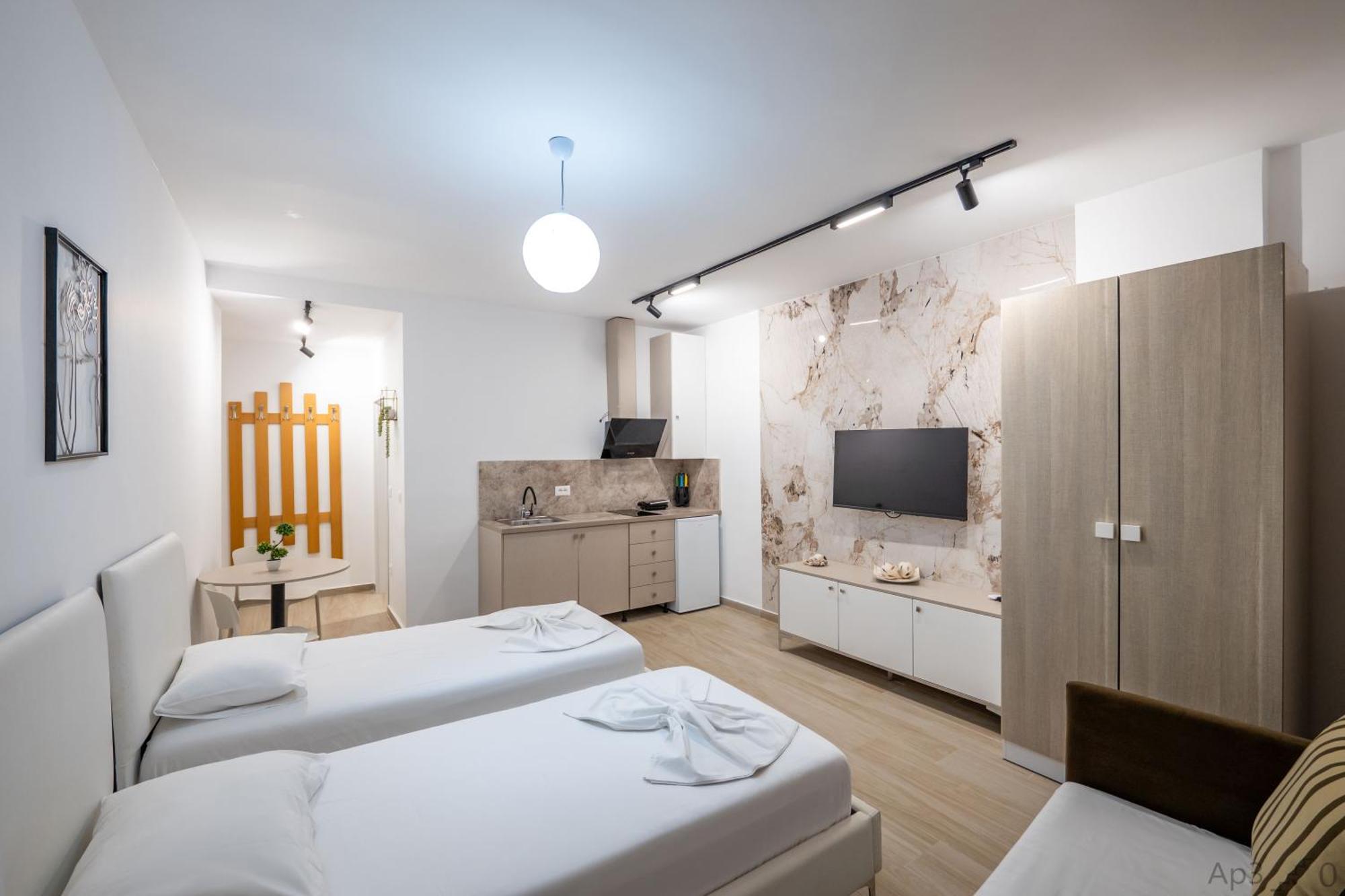 Al Mare Rooms Sarandë Esterno foto