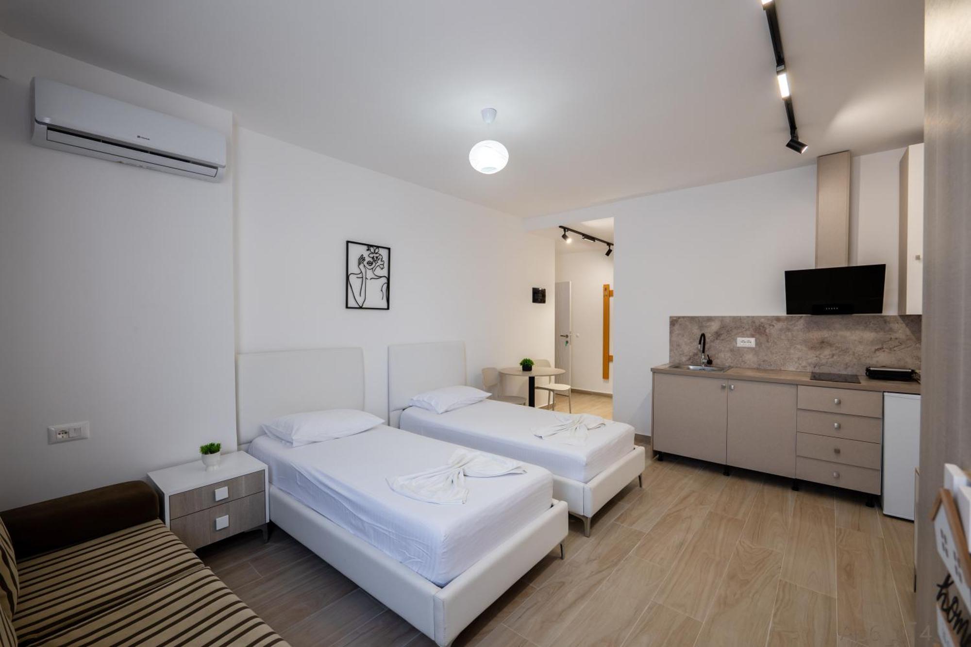 Al Mare Rooms Sarandë Esterno foto