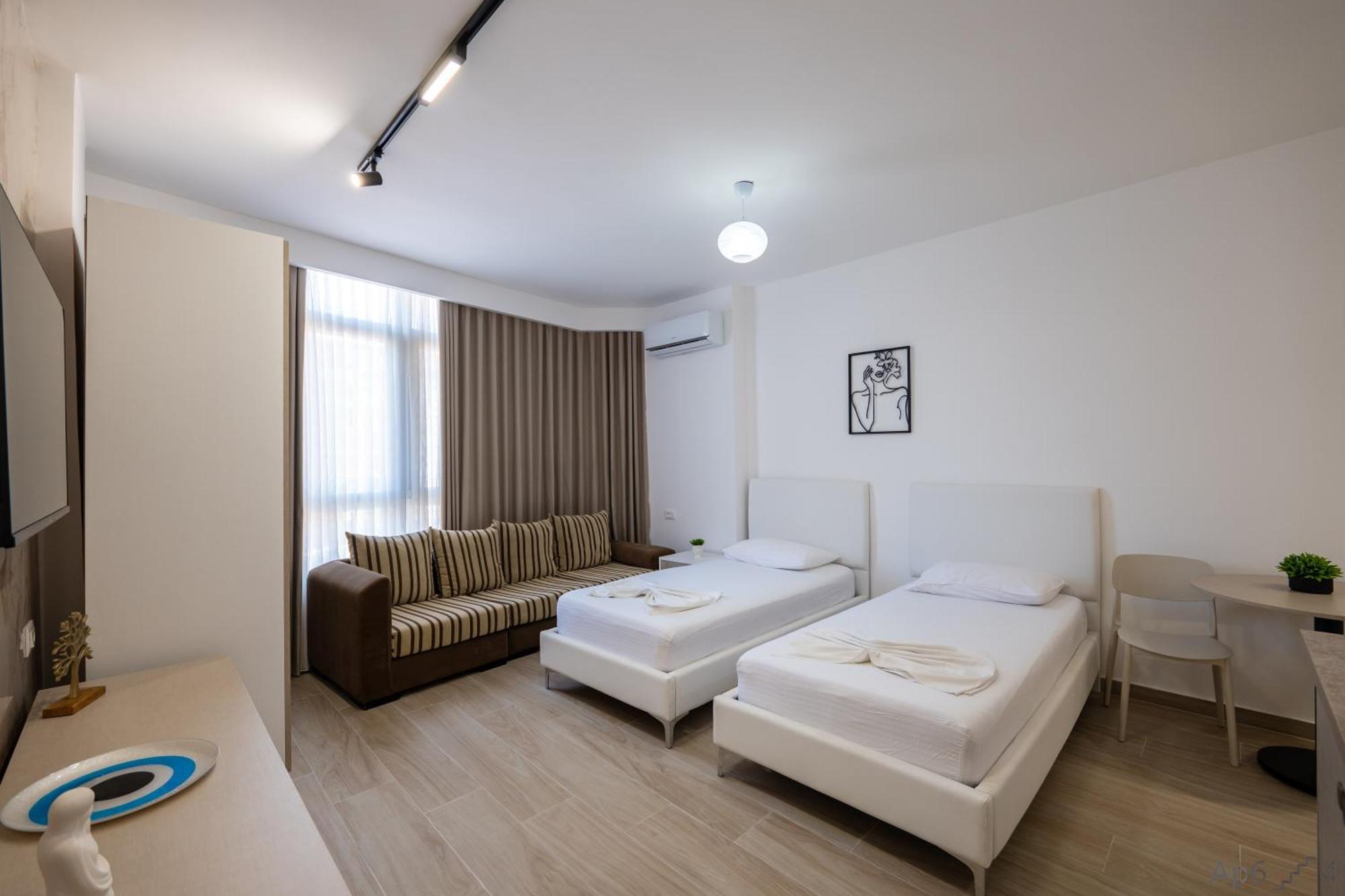 Al Mare Rooms Sarandë Esterno foto