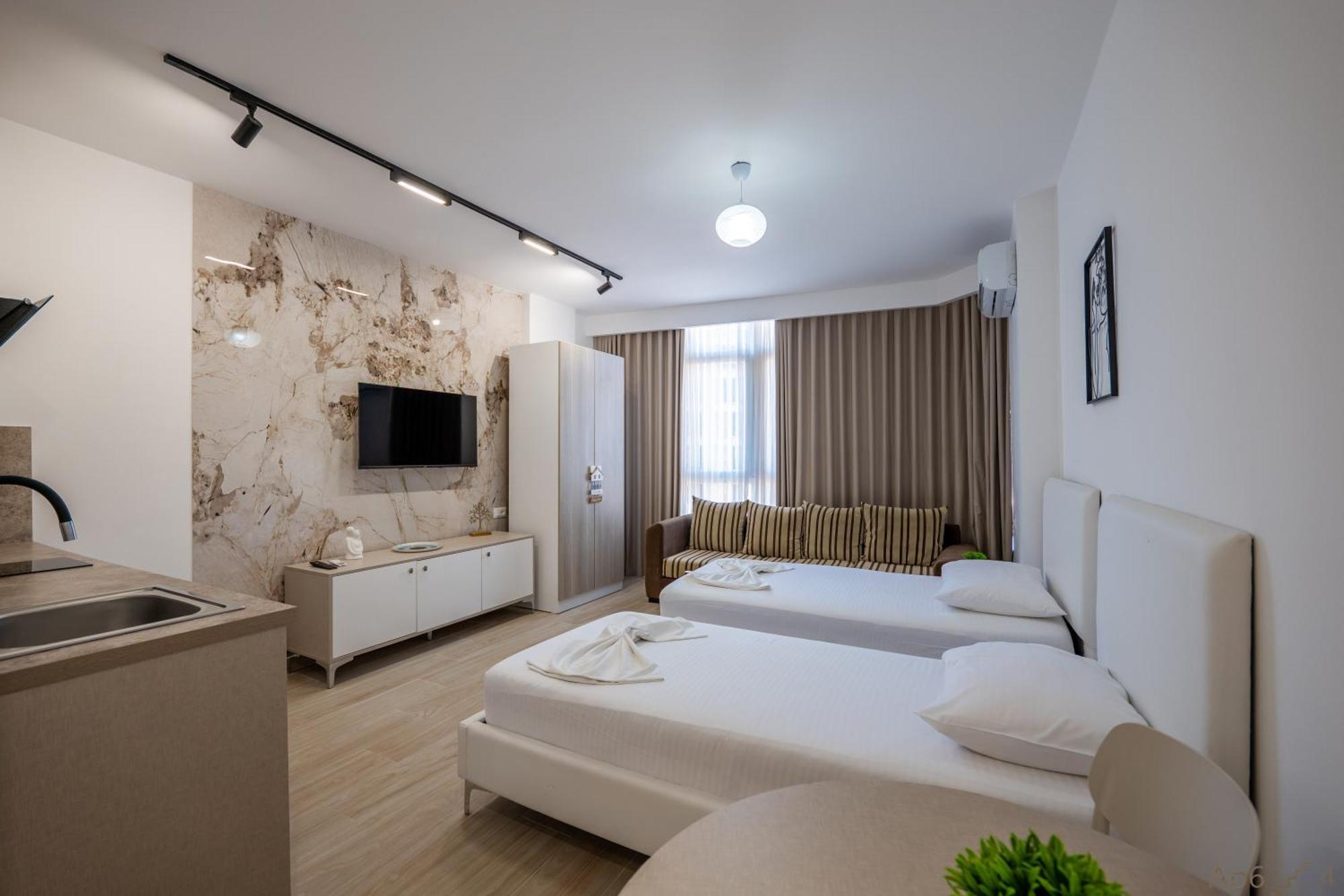 Al Mare Rooms Sarandë Esterno foto