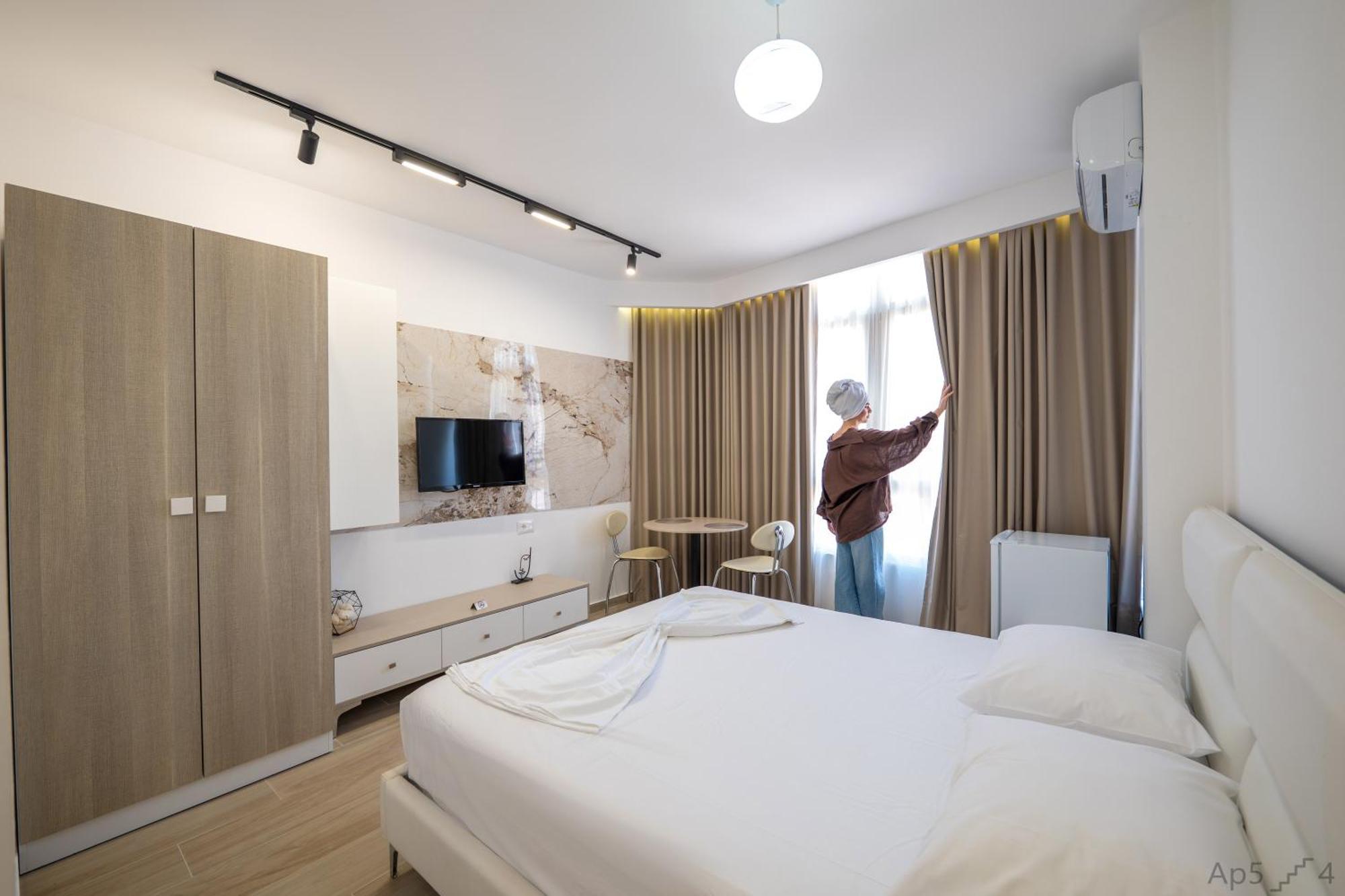 Al Mare Rooms Sarandë Esterno foto