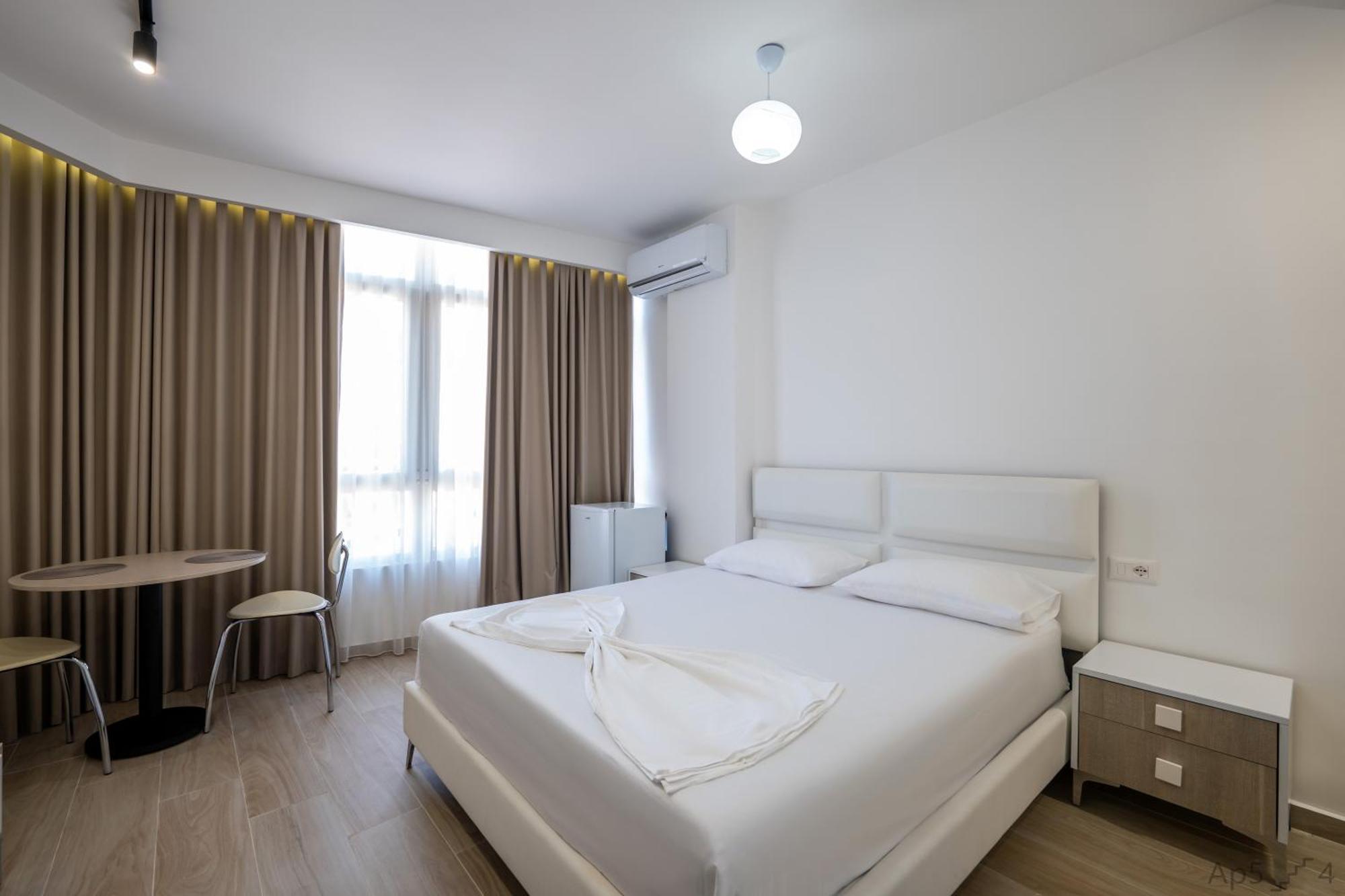 Al Mare Rooms Sarandë Esterno foto