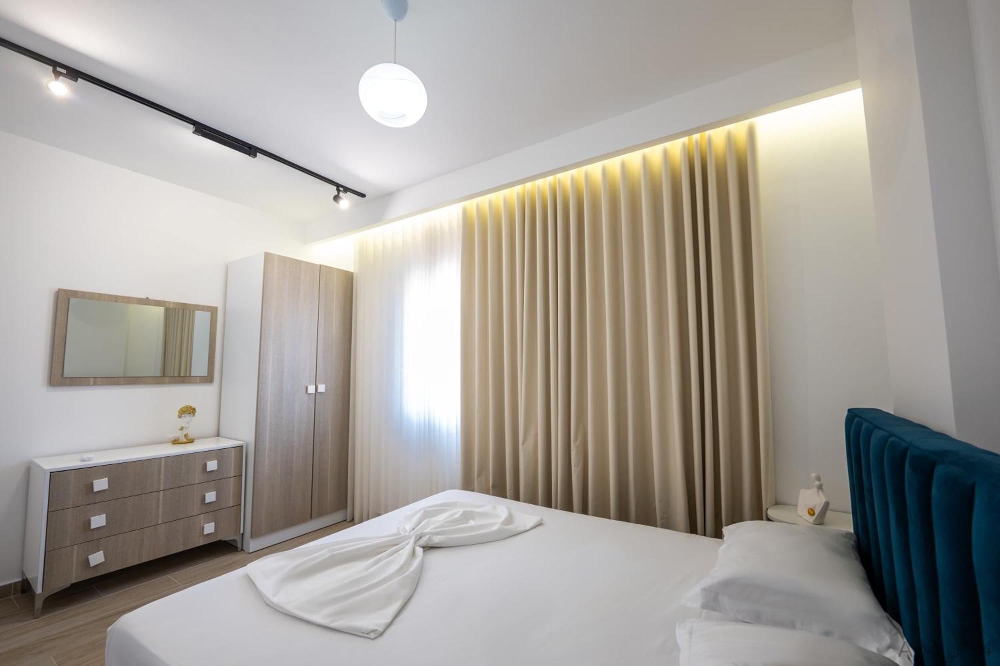 Al Mare Rooms Sarandë Esterno foto
