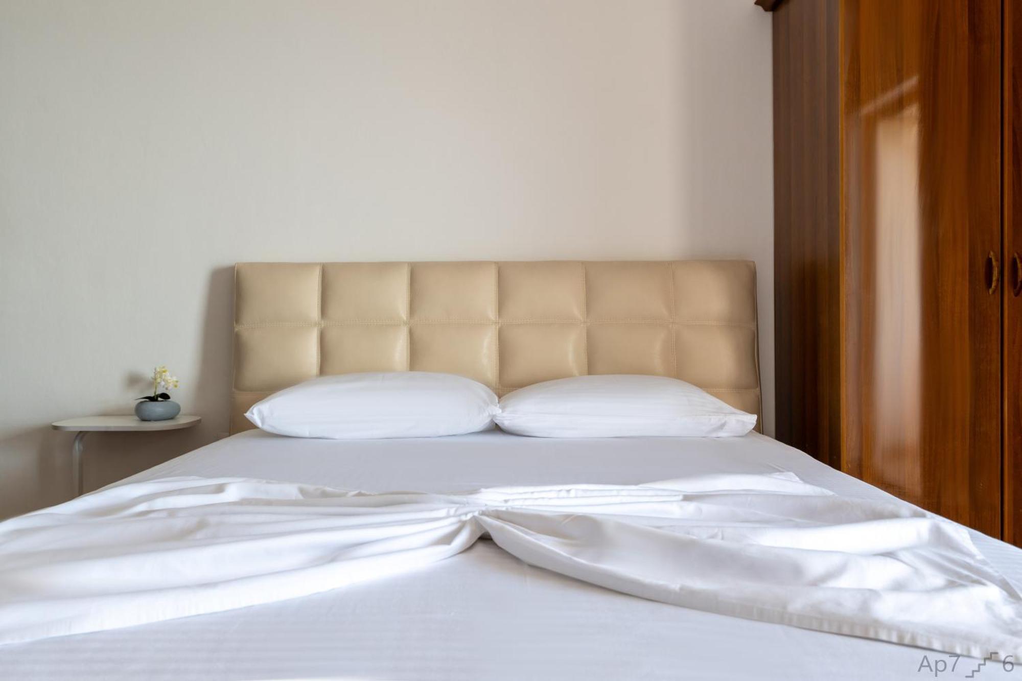 Al Mare Rooms Sarandë Esterno foto