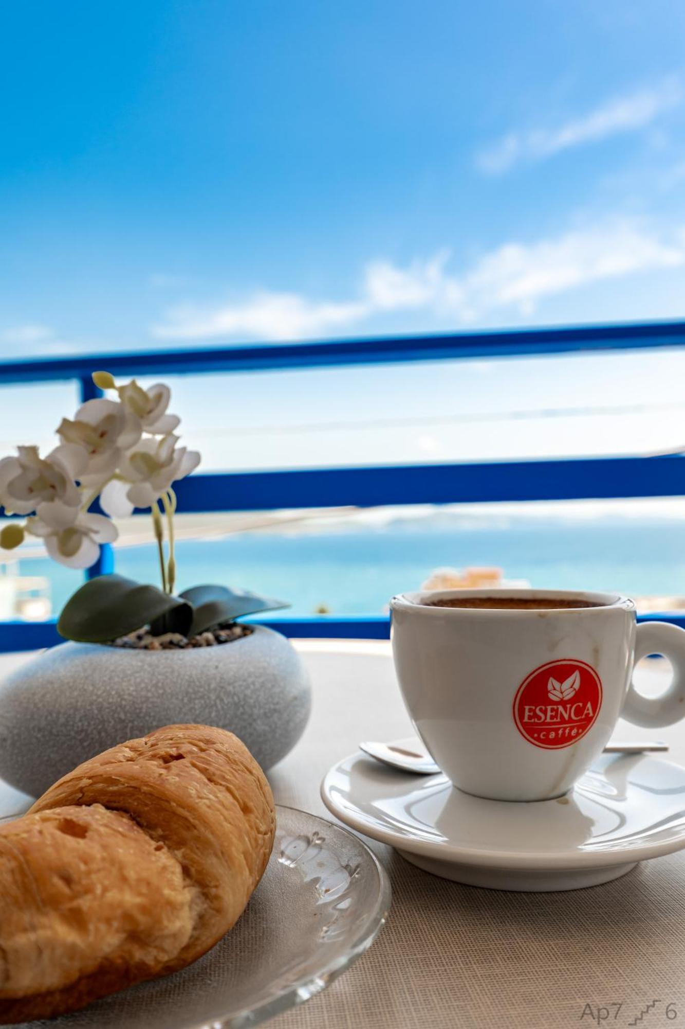 Al Mare Rooms Sarandë Esterno foto